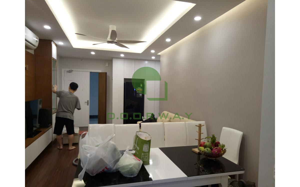 Thi c&ocirc;ng giấy d&aacute;n tường t&ograve;a MHDI- Ho&agrave;ng Quốc Việt